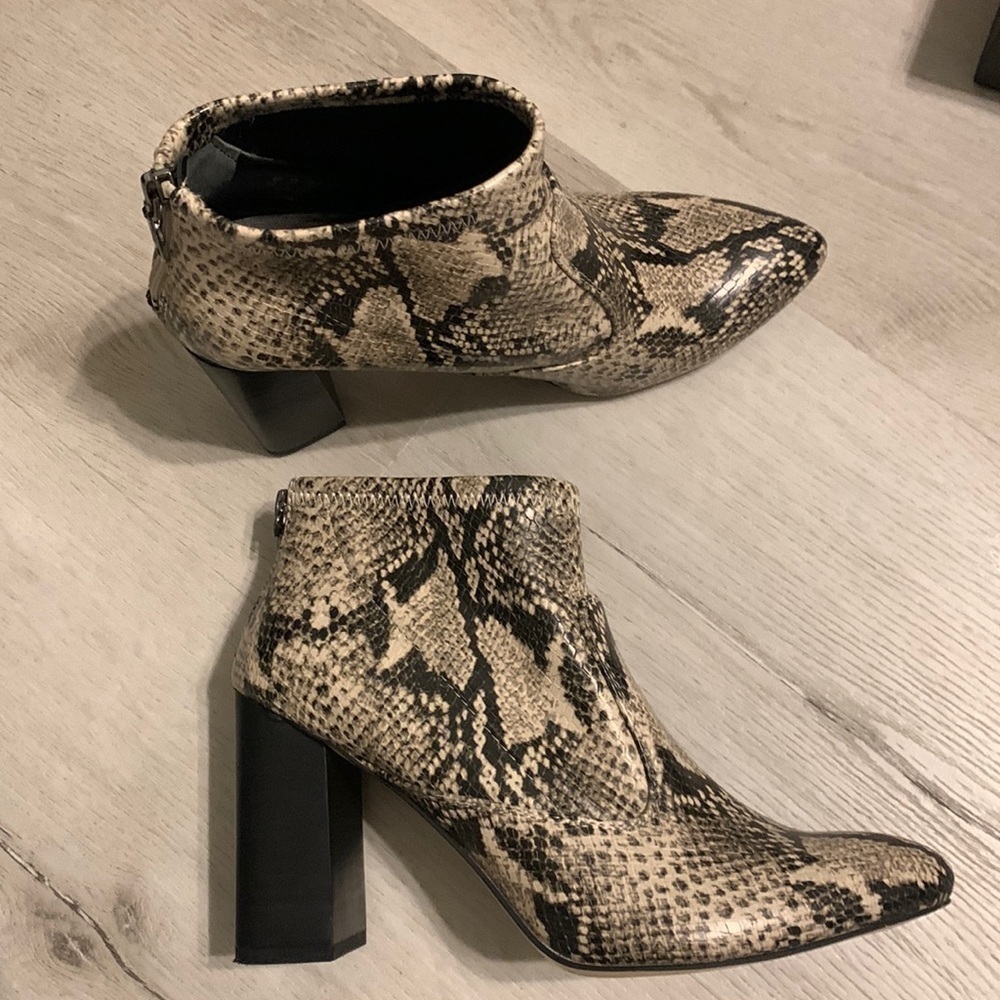Franco Sarto Kortney Block Heel Stretch Ankle Booties. Size 8 M Snake Print